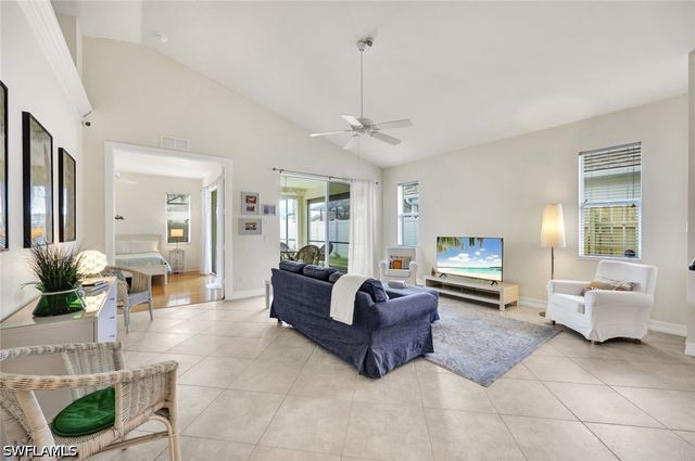 684 98th AVE N, Naples, FL 34108