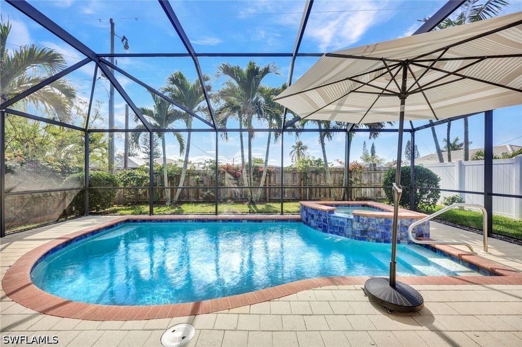 684 98th AVE N, Naples, FL 34108