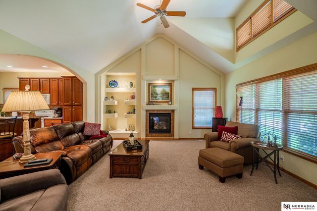 625 S 196th Avenue, Elkhorn, NE 68022
