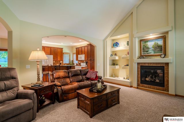625 S 196th Avenue, Elkhorn, NE 68022