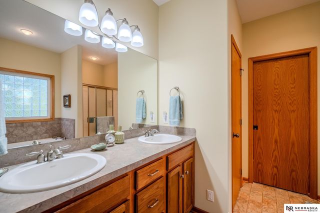 625 S 196th Avenue, Elkhorn, NE 68022
