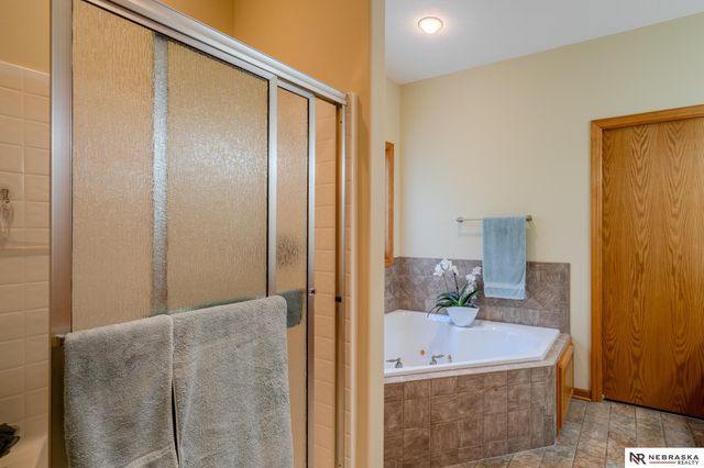 625 S 196th Avenue, Elkhorn, NE 68022
