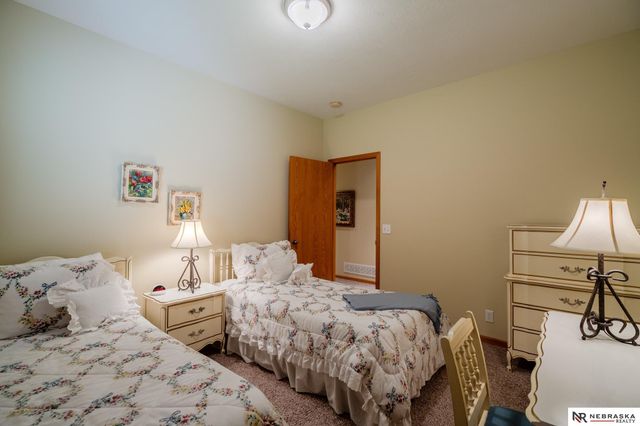 625 S 196th Avenue, Elkhorn, NE 68022