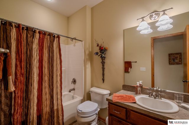 625 S 196th Avenue, Elkhorn, NE 68022
