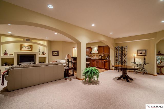 625 S 196th Avenue, Elkhorn, NE 68022