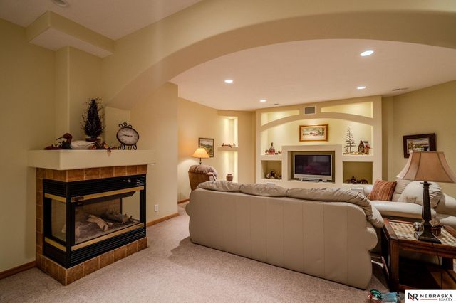625 S 196th Avenue, Elkhorn, NE 68022