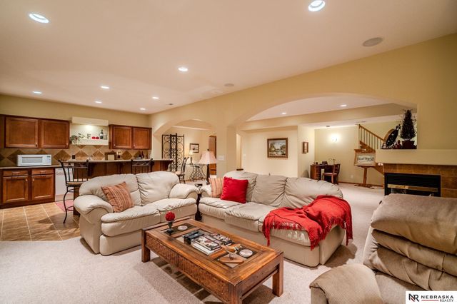 625 S 196th Avenue, Elkhorn, NE 68022