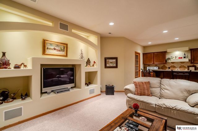 625 S 196th Avenue, Elkhorn, NE 68022