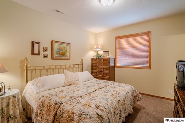 625 S 196th Avenue, Elkhorn, NE 68022