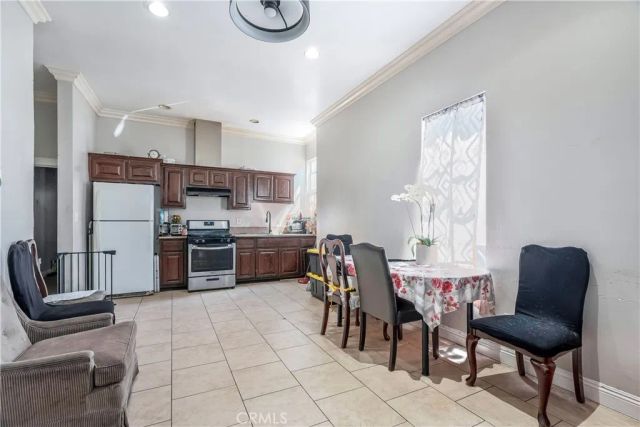 821-823 W 98th Street, Los Angeles, CA 90044