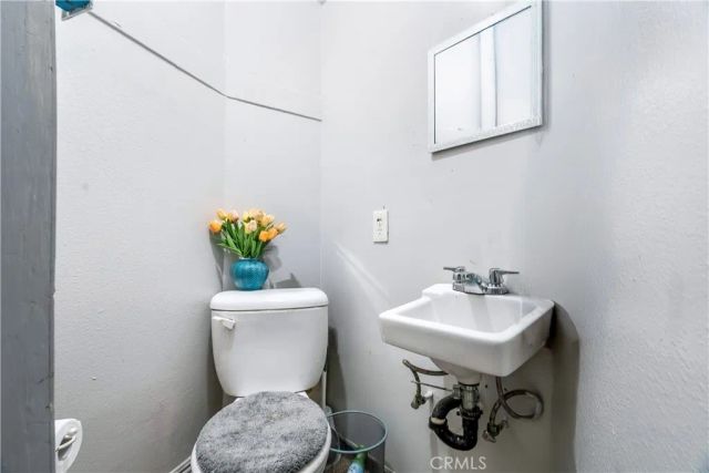821-823 W 98th Street, Los Angeles, CA 90044