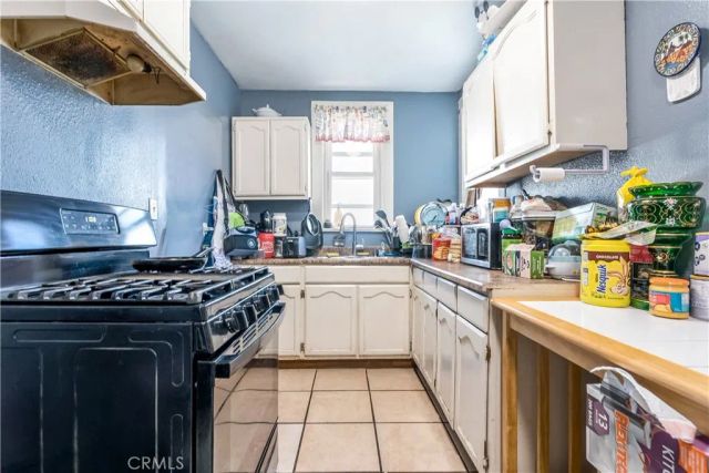 821-823 W 98th Street, Los Angeles, CA 90044