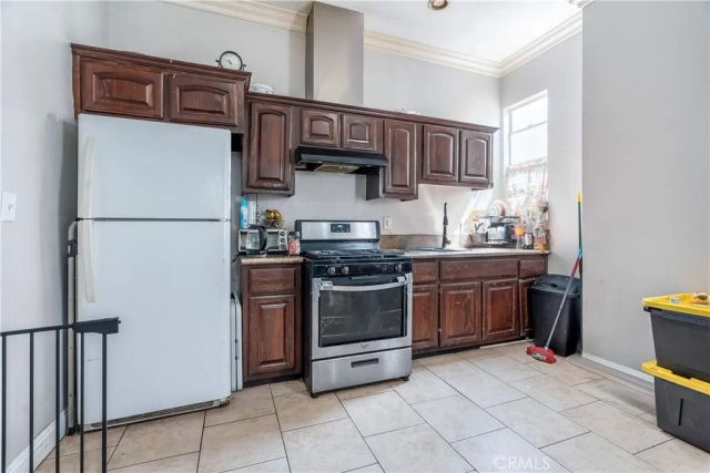 821-823 W 98th Street, Los Angeles, CA 90044