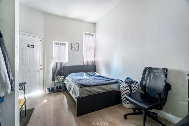 821-823 W 98th Street, Los Angeles, CA 90044