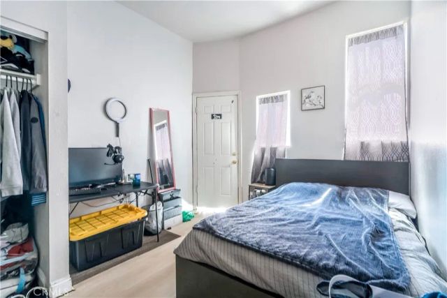 821-823 W 98th Street, Los Angeles, CA 90044