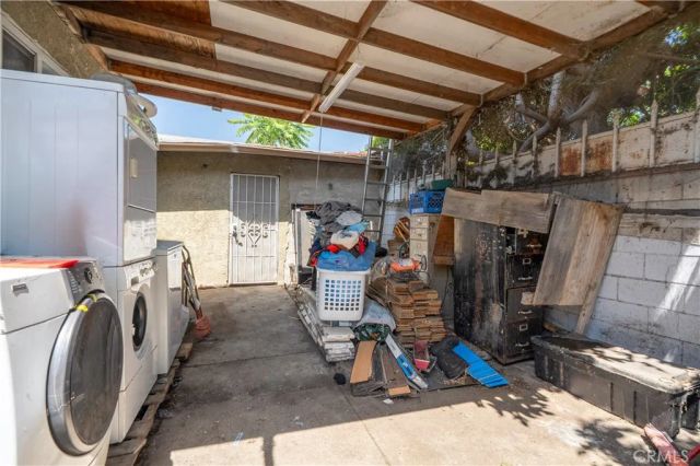 821-823 W 98th Street, Los Angeles, CA 90044