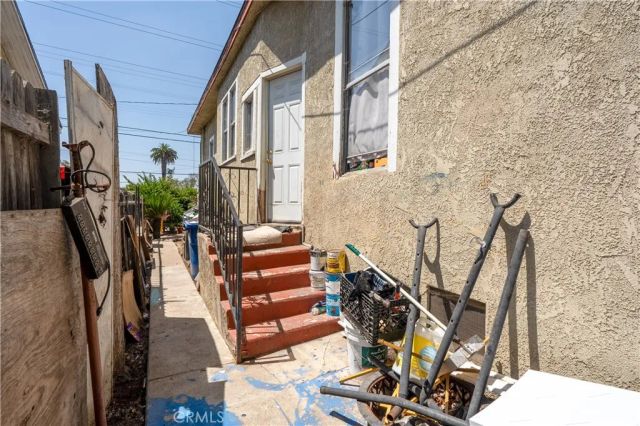 821-823 W 98th Street, Los Angeles, CA 90044