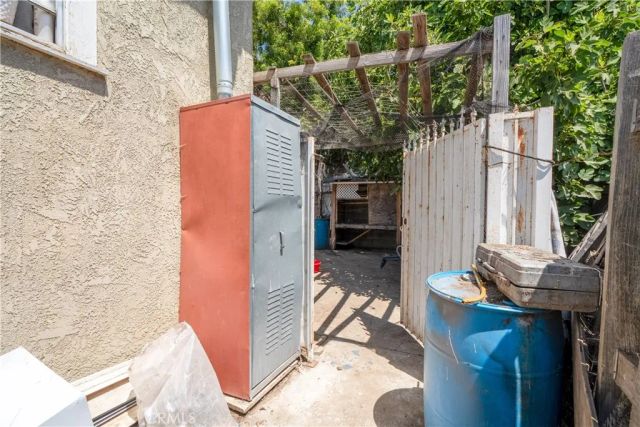 821-823 W 98th Street, Los Angeles, CA 90044