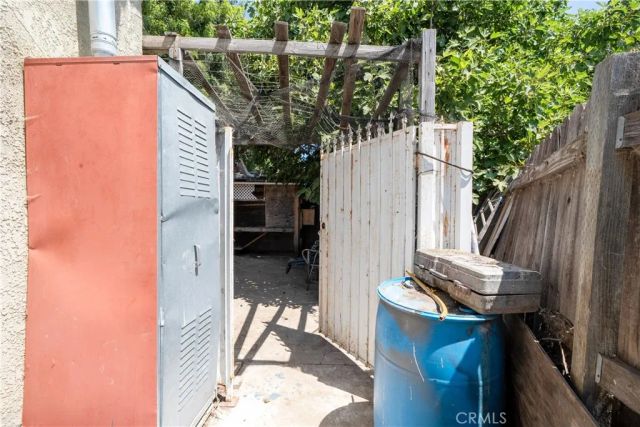 821-823 W 98th Street, Los Angeles, CA 90044
