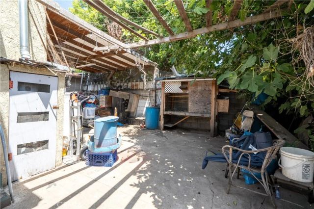 821-823 W 98th Street, Los Angeles, CA 90044