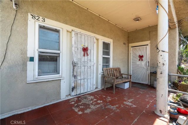 821-823 W 98th Street, Los Angeles, CA 90044