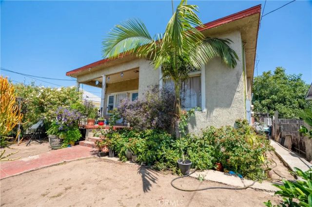 821-823 W 98th Street, Los Angeles, CA 90044