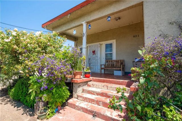 821-823 W 98th Street, Los Angeles, CA 90044