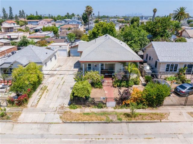 821-823 W 98th Street, Los Angeles, CA 90044