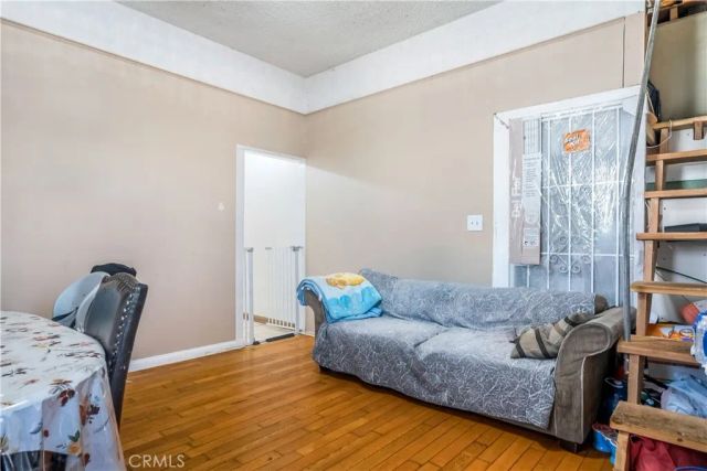 821-823 W 98th Street, Los Angeles, CA 90044