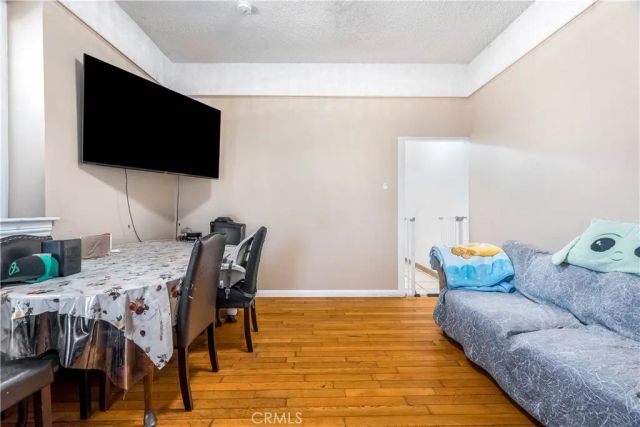 821-823 W 98th Street, Los Angeles, CA 90044