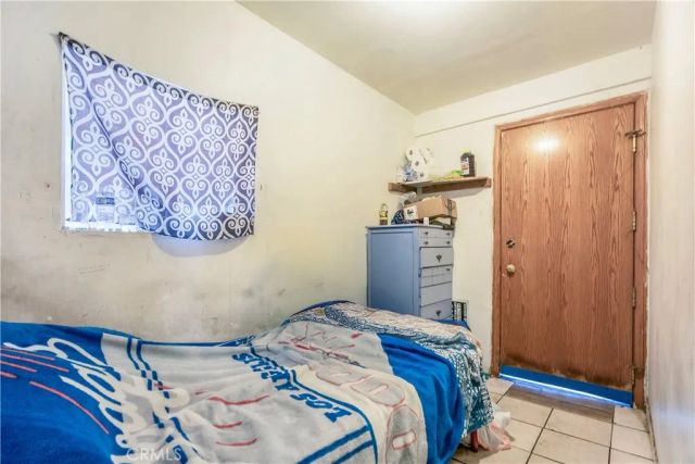 821-823 W 98th Street, Los Angeles, CA 90044