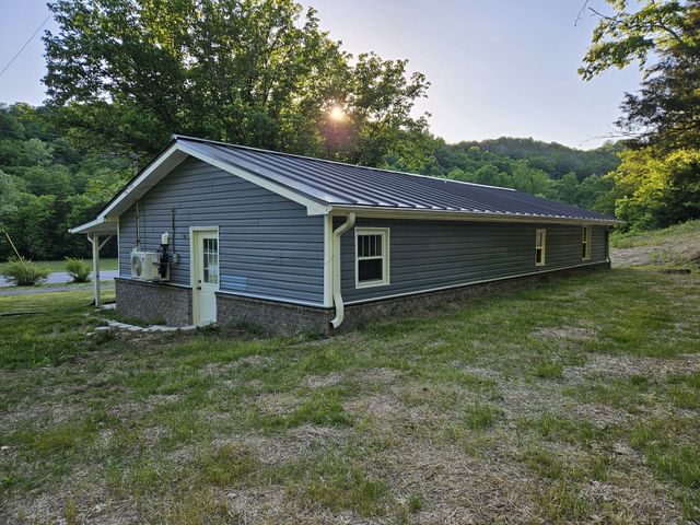 3337 Hartsville Rd, Lafayette, TN 37083