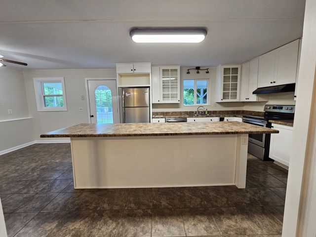 3337 Hartsville Rd, Lafayette, TN 37083