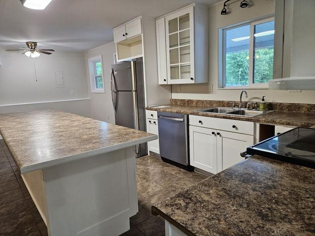 3337 Hartsville Rd, Lafayette, TN 37083