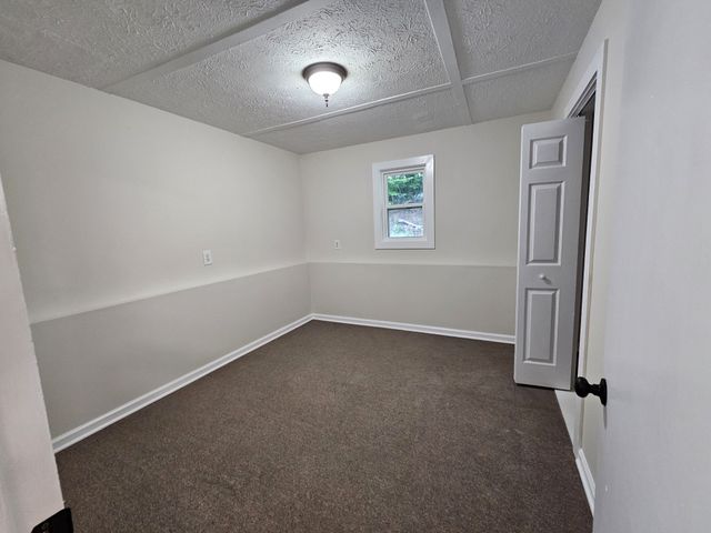 3337 Hartsville Rd, Lafayette, TN 37083