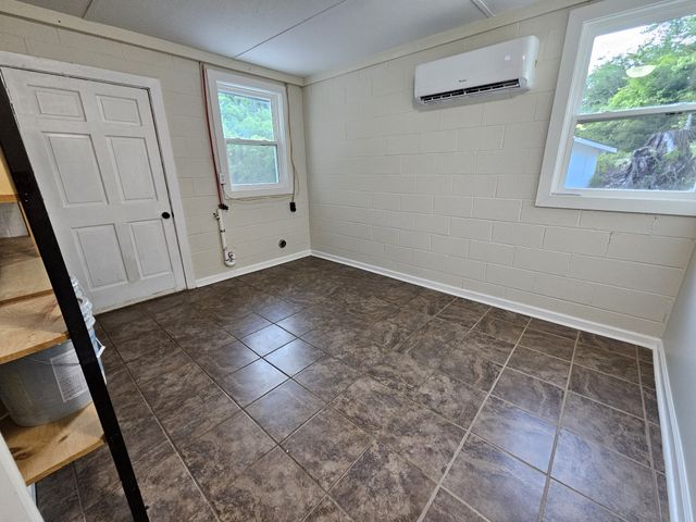 3337 Hartsville Rd, Lafayette, TN 37083