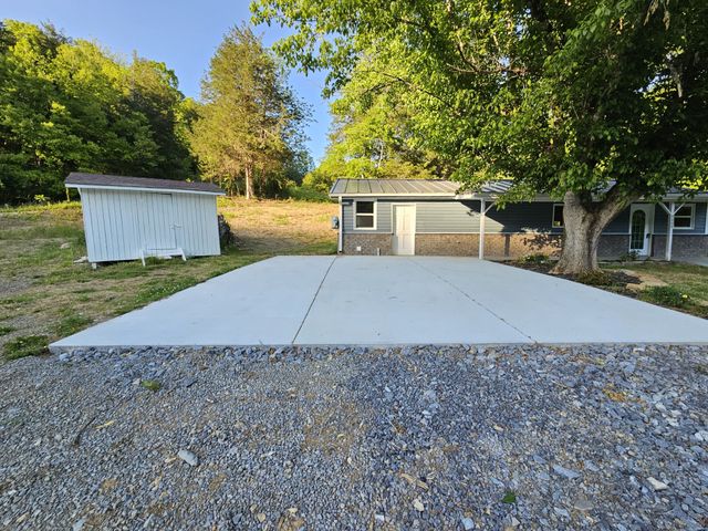 3337 Hartsville Rd, Lafayette, TN 37083