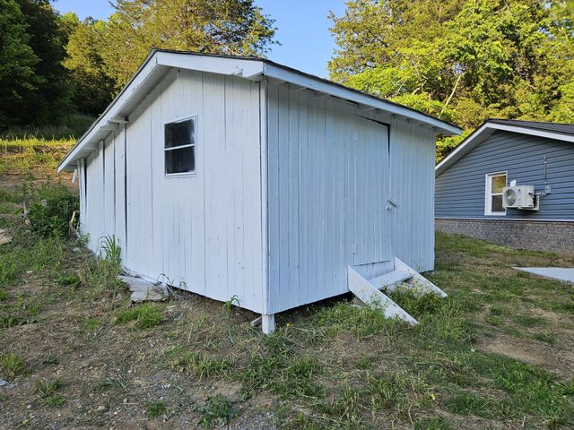3337 Hartsville Rd, Lafayette, TN 37083