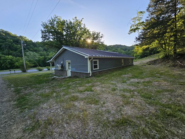 3337 Hartsville Rd, Lafayette, TN 37083