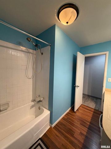 117 MARSHALL Place, Carmi, IL 62821