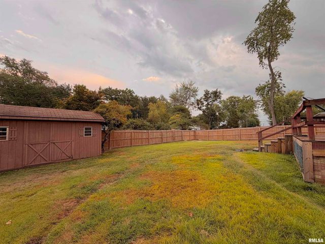 117 MARSHALL Place, Carmi, IL 62821