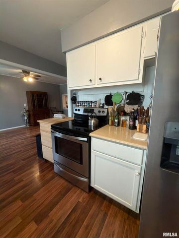 117 MARSHALL Place, Carmi, IL 62821