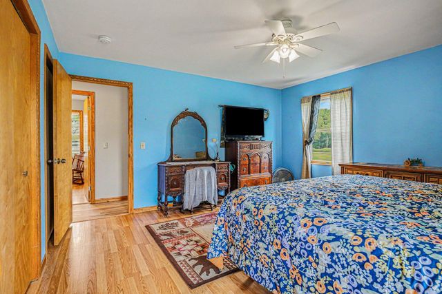 22180 Redfield Street, Edwardsburg, MI 49112