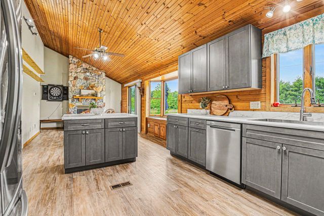 22180 Redfield Street, Edwardsburg, MI 49112