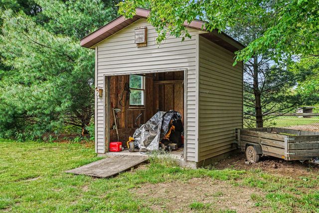 22180 Redfield Street, Edwardsburg, MI 49112