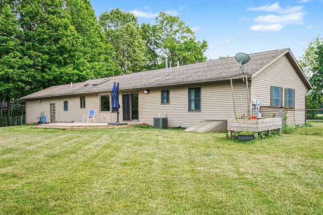 22180 Redfield Street, Edwardsburg, MI 49112