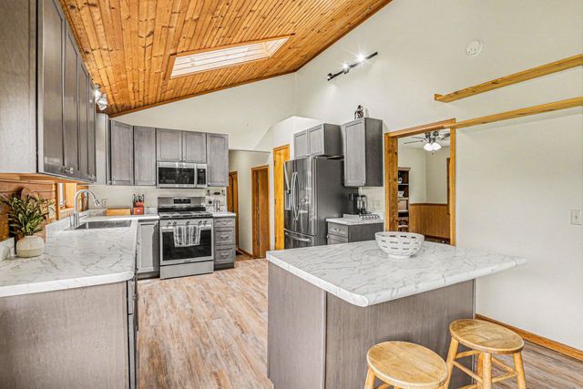 22180 Redfield Street, Edwardsburg, MI 49112