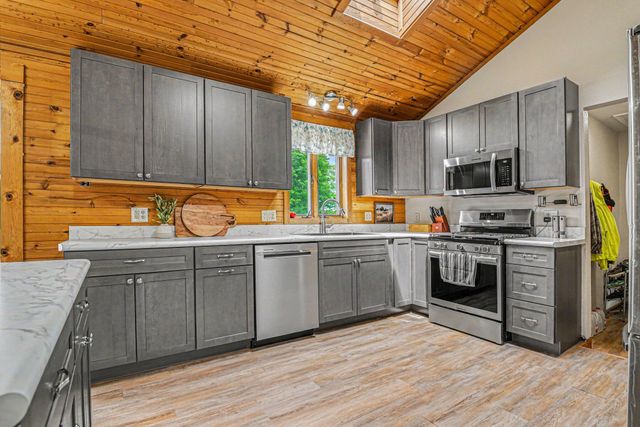 22180 Redfield Street, Edwardsburg, MI 49112