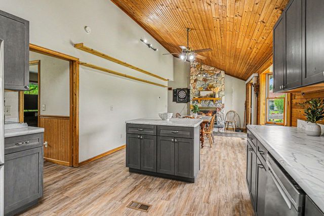 22180 Redfield Street, Edwardsburg, MI 49112
