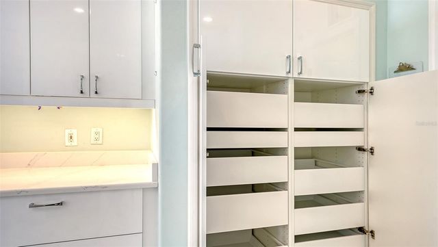 4160 MACKAY FALLS TERRACE, Sarasota, FL 34243